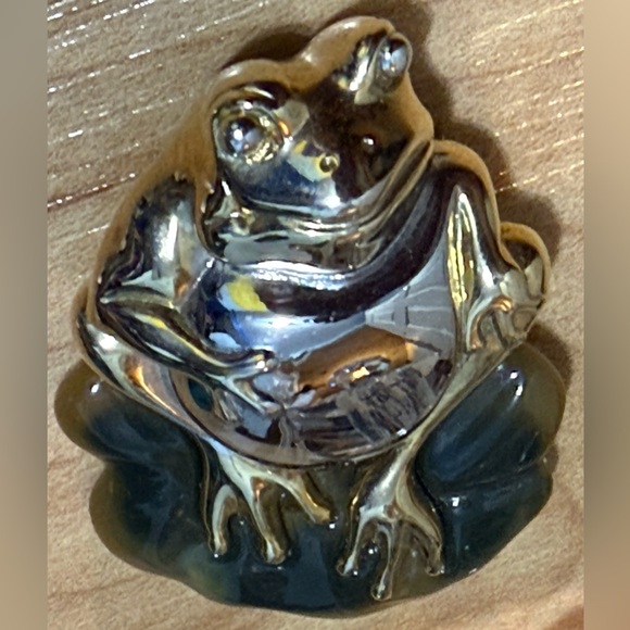 Vintage Gold and Green Frog Brooch - Picture 6 of 12